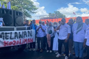 Orasi oleh Ketua DPD KSPSI Sumbar, foto oleh: Ais Fahira