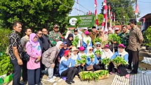 Dari Dapur ke Pekarangan: Perempuan Kota dan&hellip;